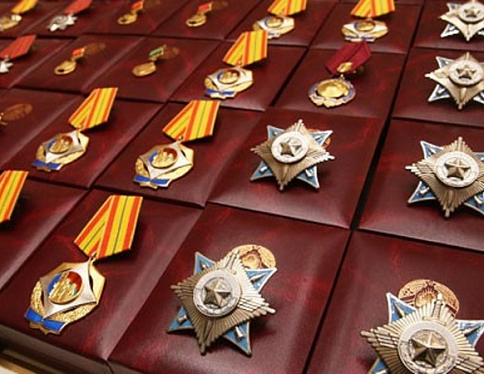 Государственных наград удостоены 56 работников различных сфер деятельности.
